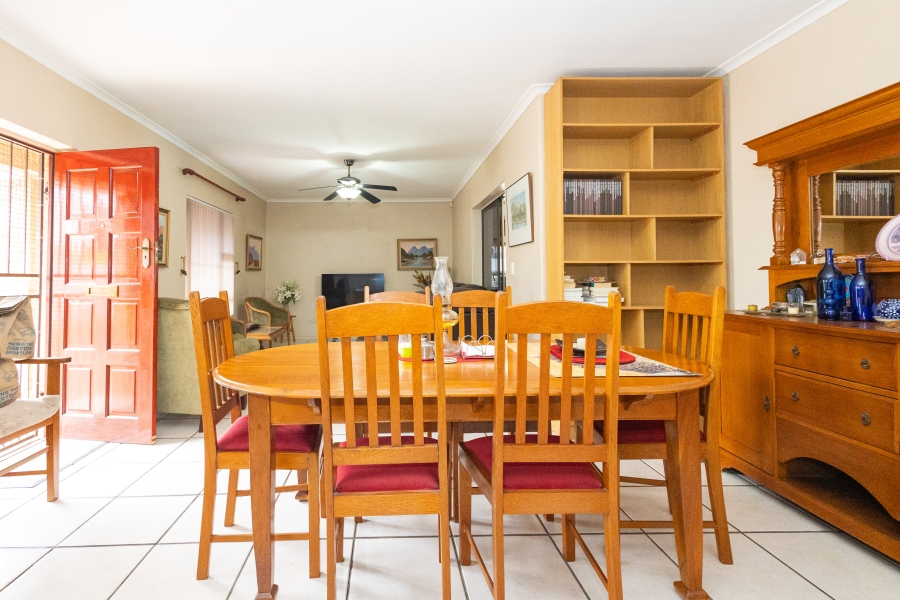3 Bedroom Property for Sale in Uitzicht Western Cape
